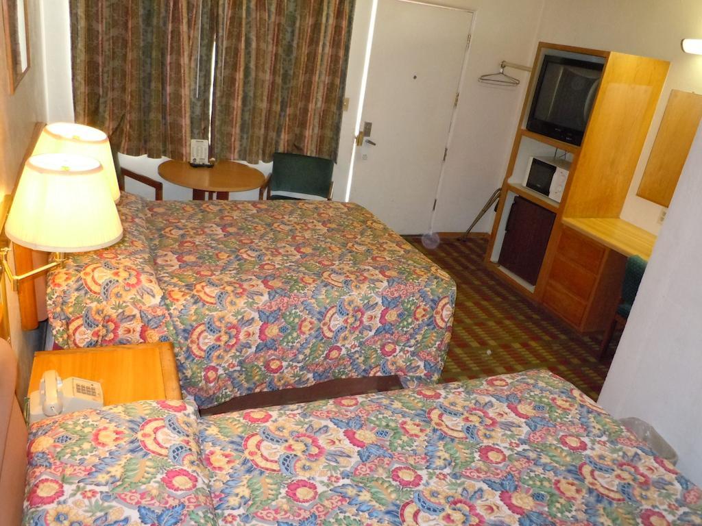 Value Inn Фаллон Номер фото