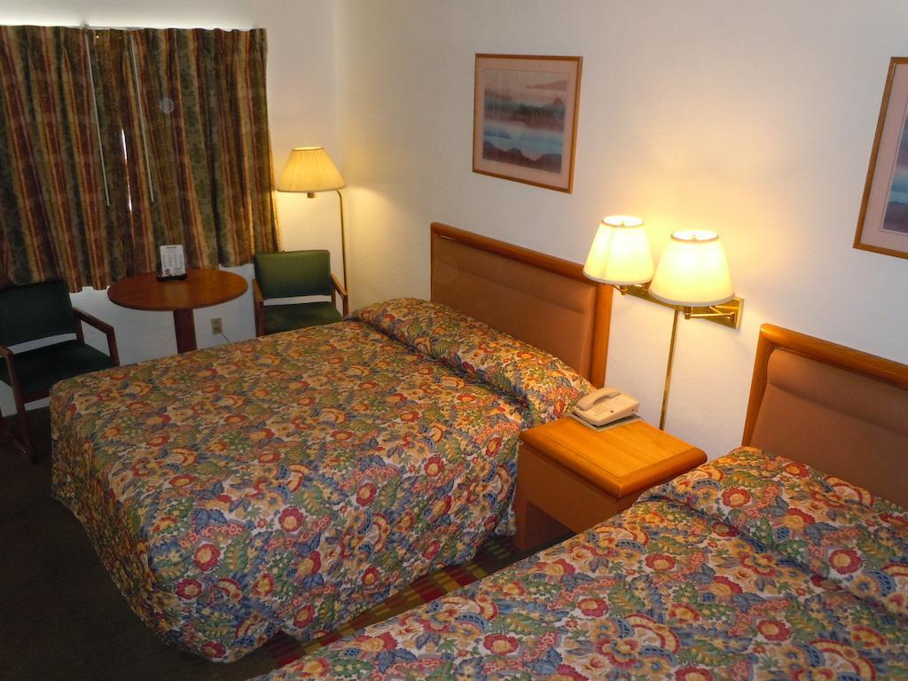 Value Inn Фаллон Номер фото