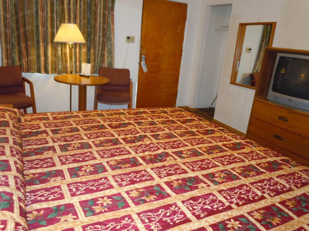 Value Inn Фаллон Номер фото